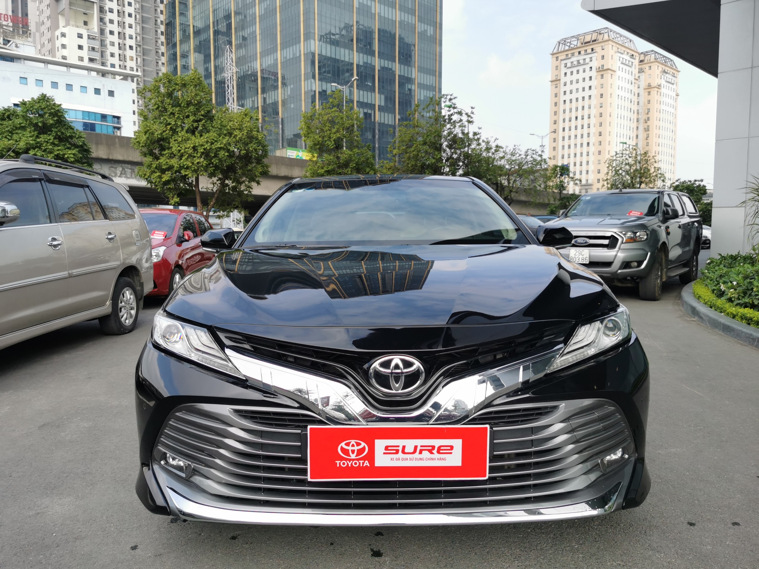 Toyota Camry 2.5Q 2020 màu đen