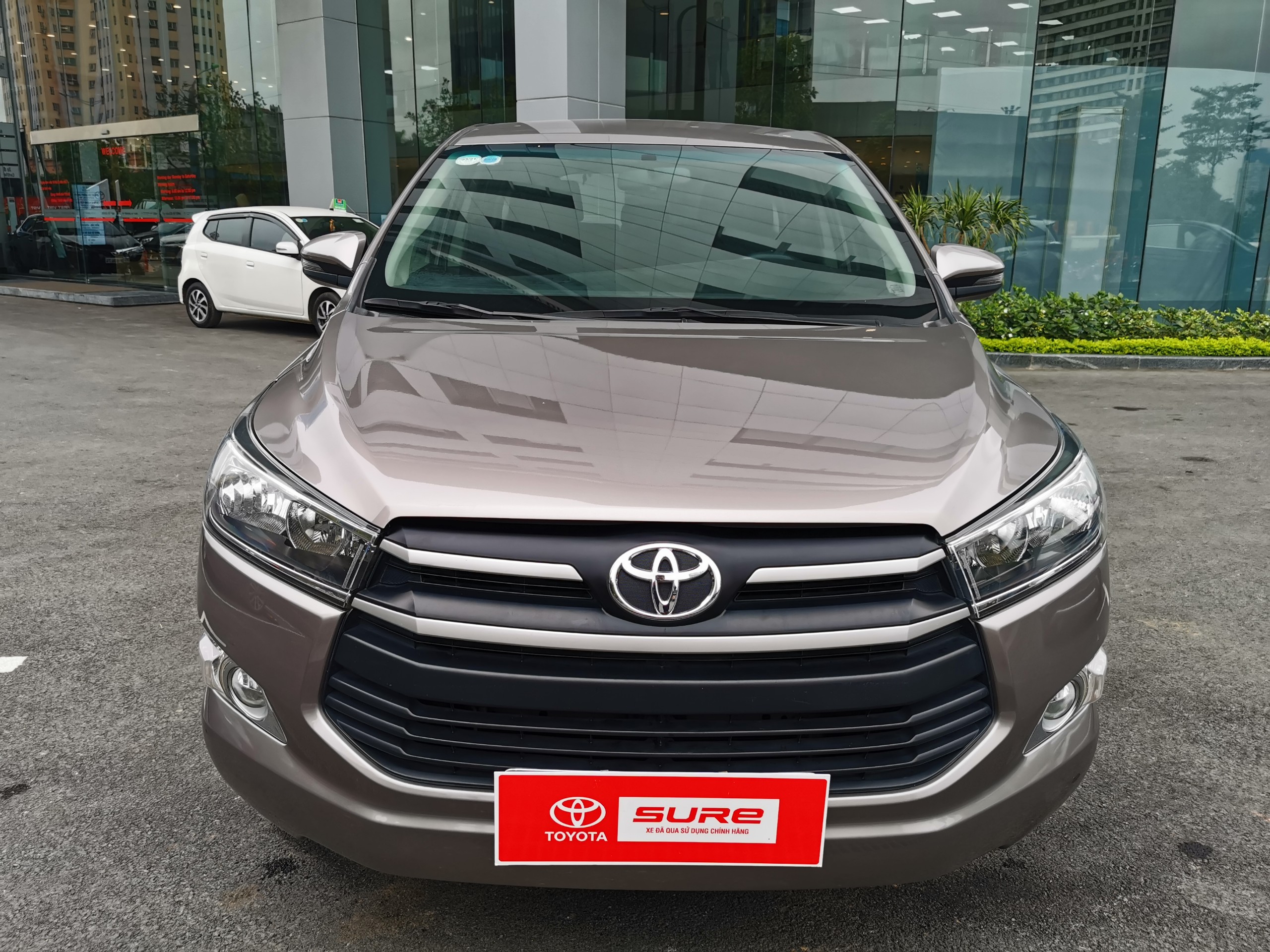 Toyota Innova 2.0E 2018 màu đồng giá tốt