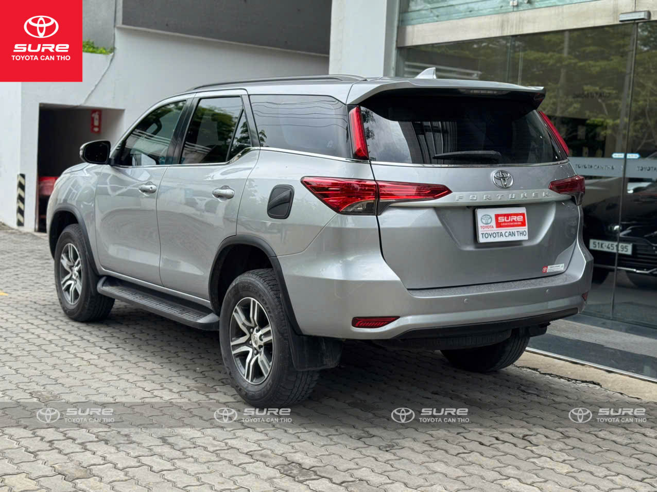Fortuner 2.4AT 4X2