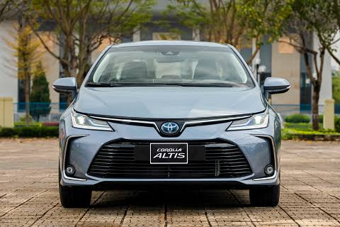 Corolla Altis 1.8E MT